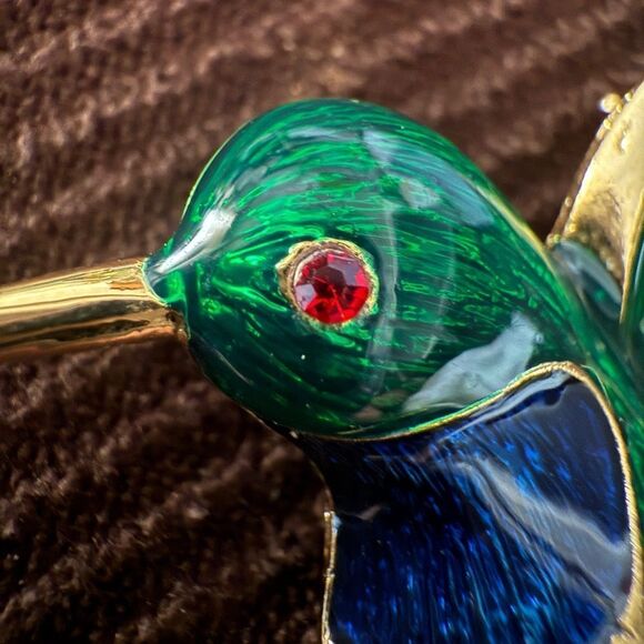 Vibrant Hummingbird Enamel Brooch – Green & Blue with Gold-Tone Accents - Picture 14 of 15